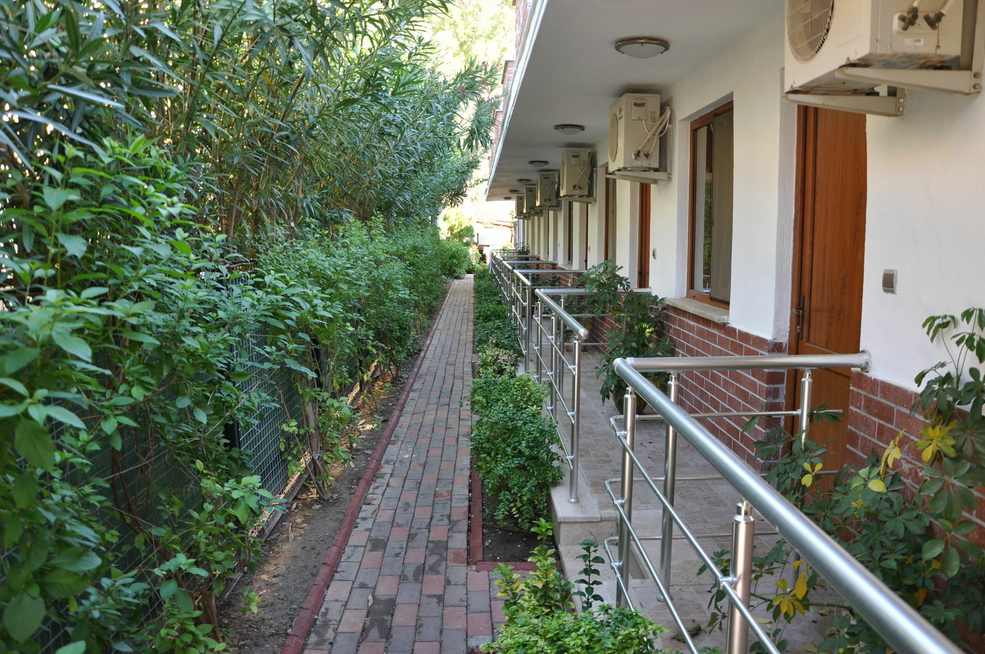 Longhouse Inn Hotel 达利安 外观 照片